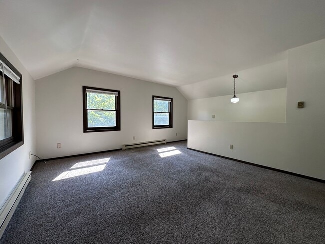 Building Photo - 822 3rd St Rental