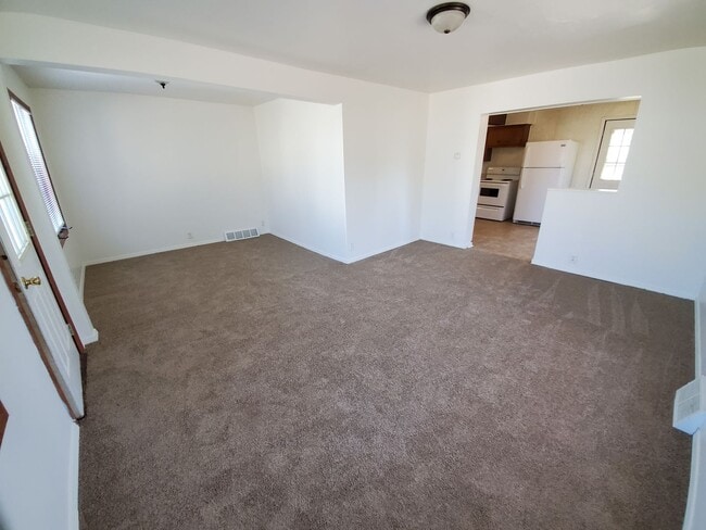 Photo - 935 Dousman St