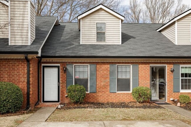 Photo - 474 Huntington Road