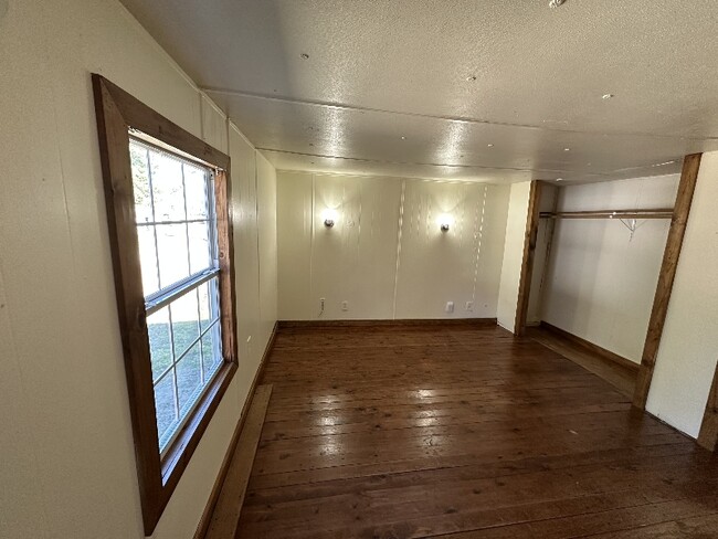 Photo - 85 Young Rd Unidad S