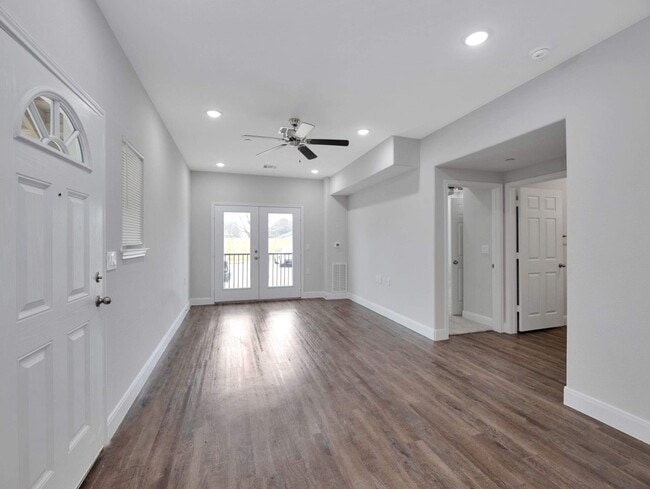 Photo - 430 Schmidt Rd