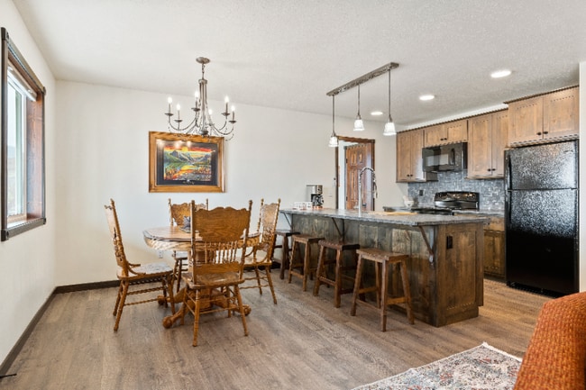 Photo - 327 Commerce Way