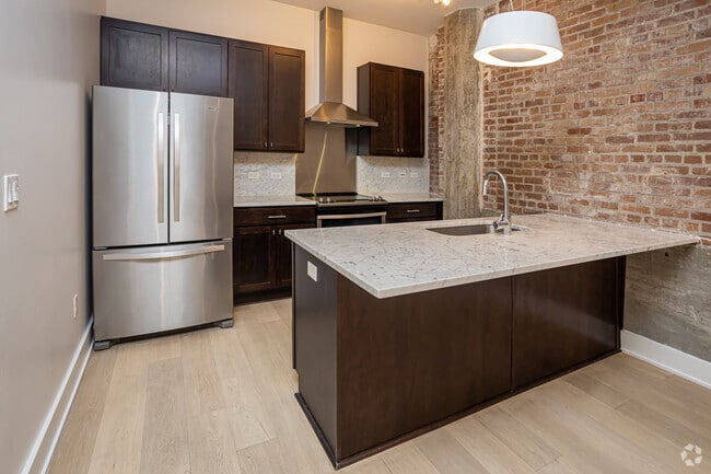 1BR, 1BA - 848SF