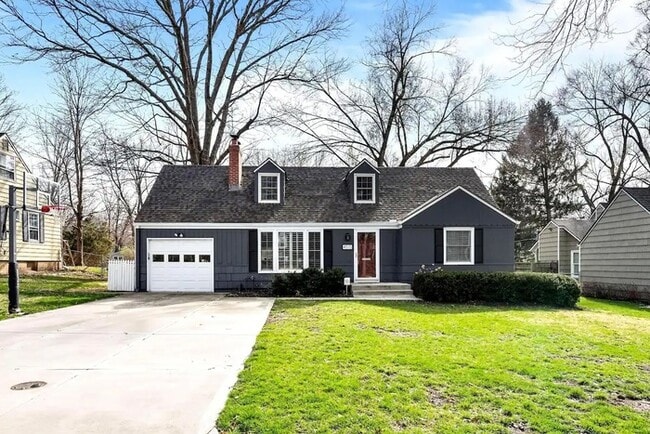 Building Photo - Beautifully Furnished Home – Move-In Ready!