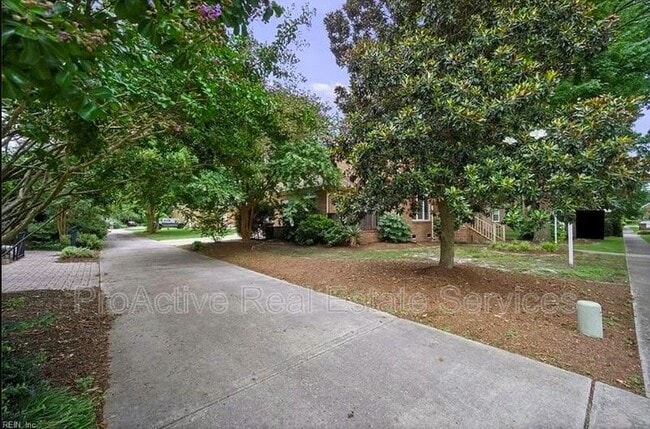 Photo - 1009 Timber Neck Mall