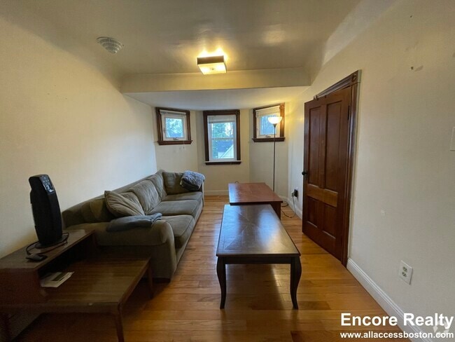 Building Photo - 65 Fairbanks St Rental