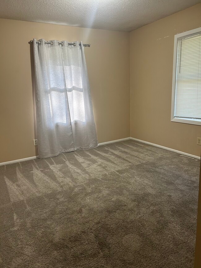 Photo - 10923 Dahlia St NW
