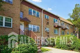 Building Photo - 332 College Dr