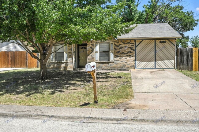 Building Photo - 2441 Sweetwood Dr Rental