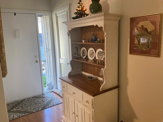 Photo - 504 Heritage Vlg Unidad B