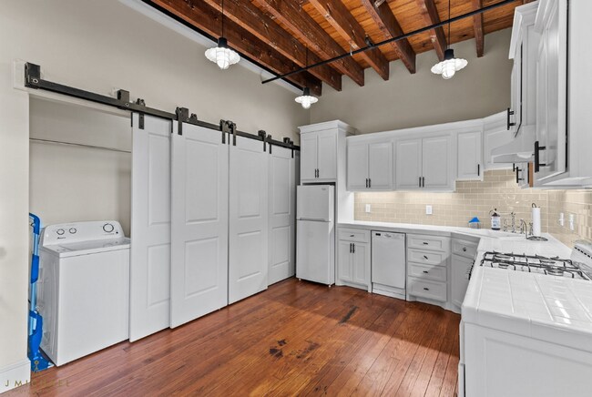 Photo - Beautiful One Bedroom Downtown Condo