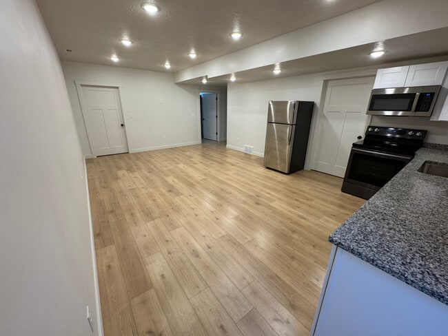 Photo - 3082 Lone Pine St