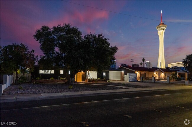 Building Photo - 548 E Oakey Blvd Rental
