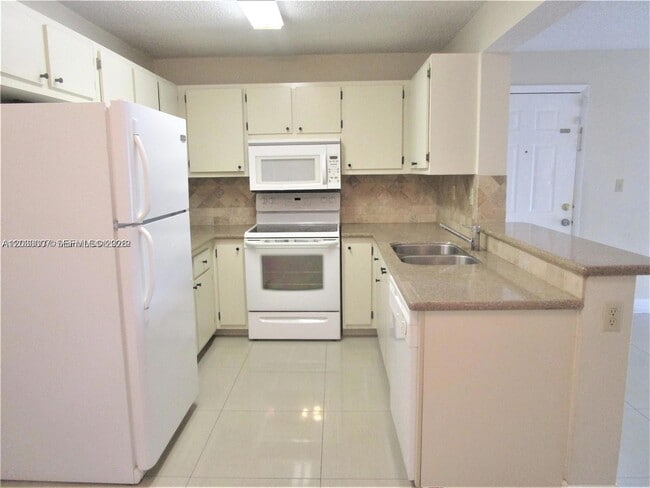 Photo - 9491 Palm Cir S Unit 205