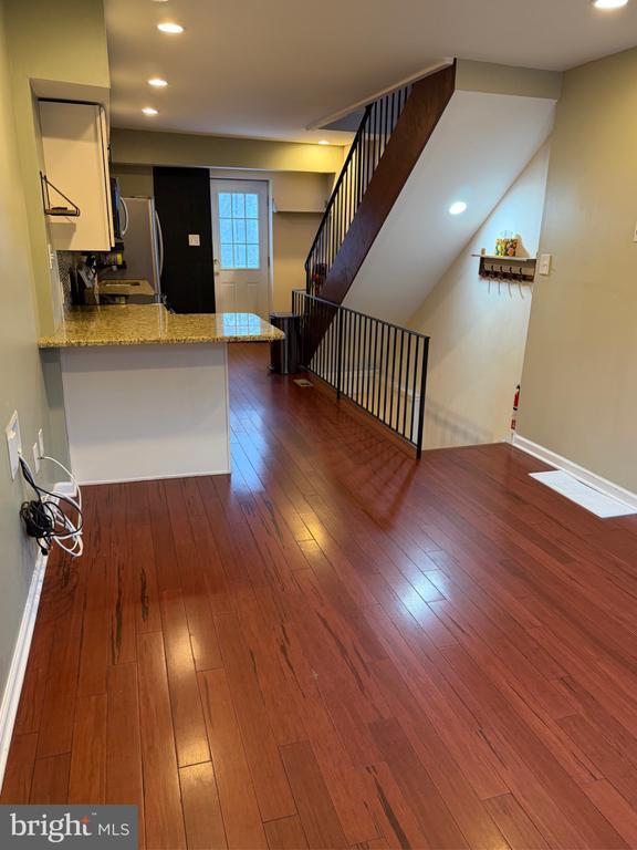 Photo - 132 W Thompson St