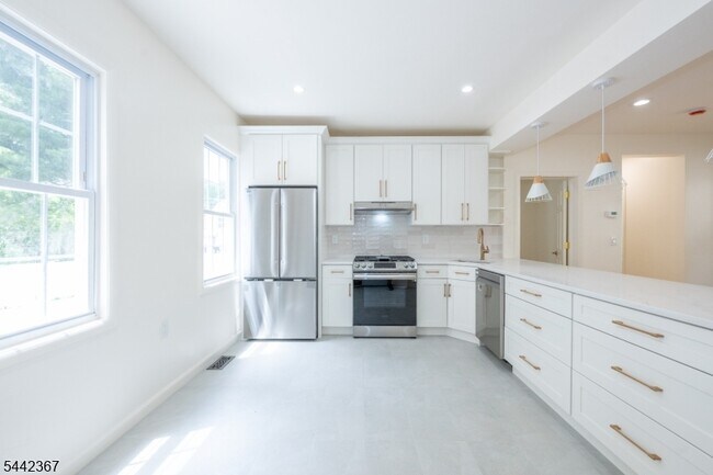 Photo - 231 Waverly Pl