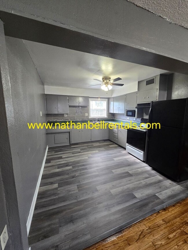 Photo - 325 17th St NE