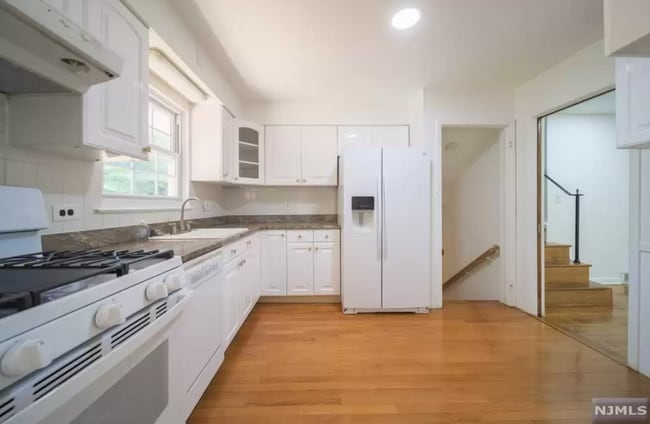 Photo - 10 Center St