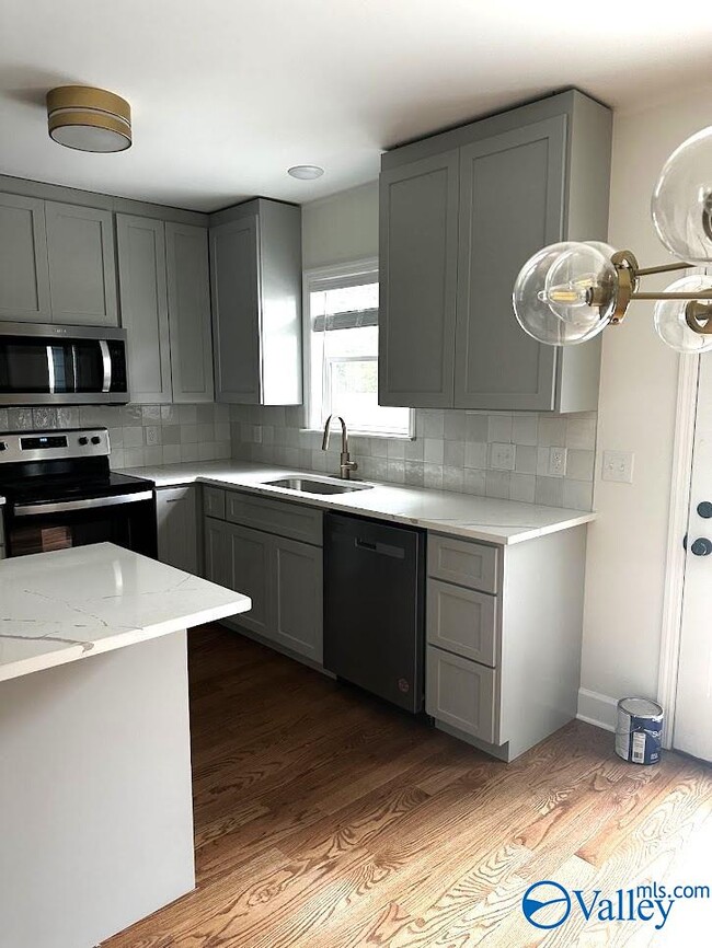 Photo - 2006 Stanford Dr SW