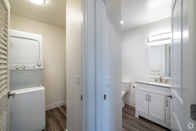 Building Photo - Traverse Rental