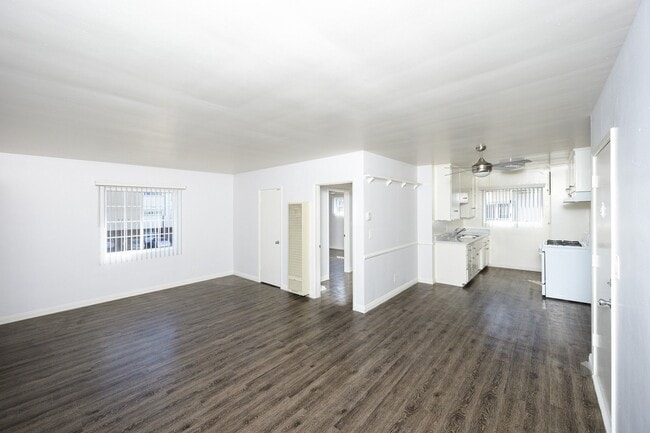 Whitsett Courtyard Apartments