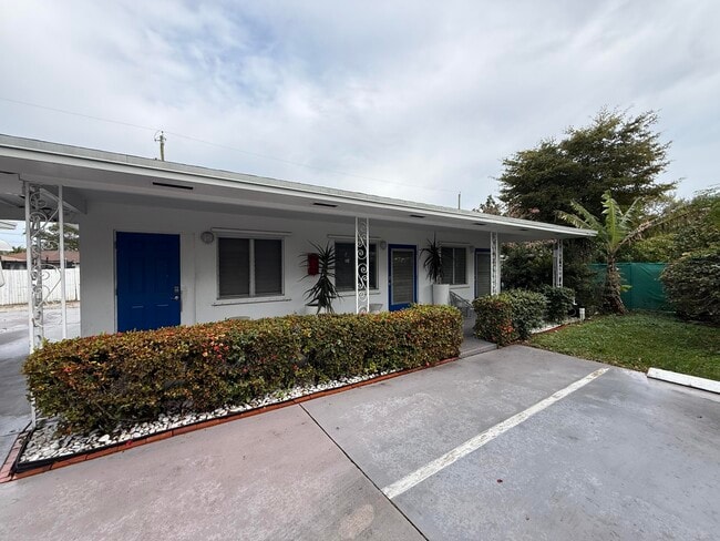 Photo - 1210 S M St Unit 8