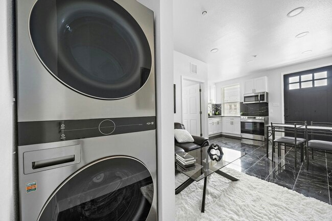 Photo - 1009 8th St Apartamento Unidad G