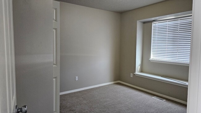 Photo - 953 N Wolfsburg Ave