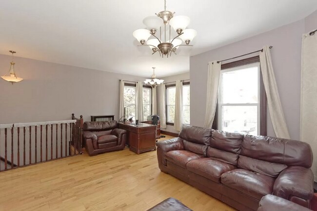 Photo - 546 Mercer St Apartment Unit 2