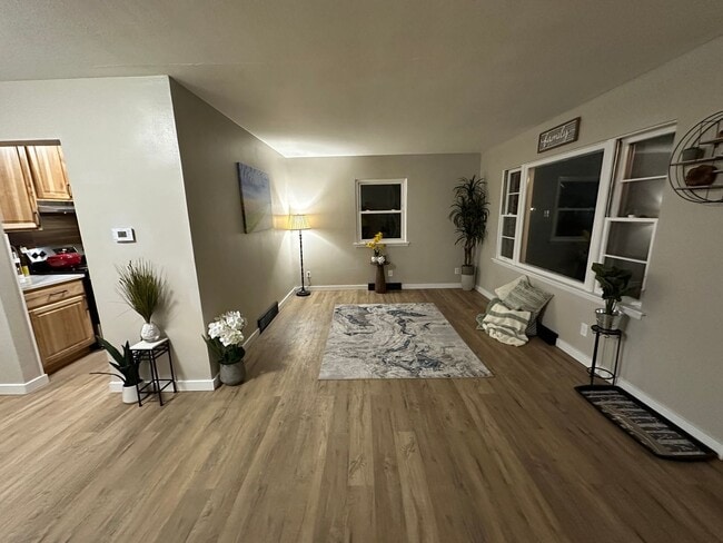 Building Photo - 1126-1128 Byron Ave. Unit 1126 Byron Ave.