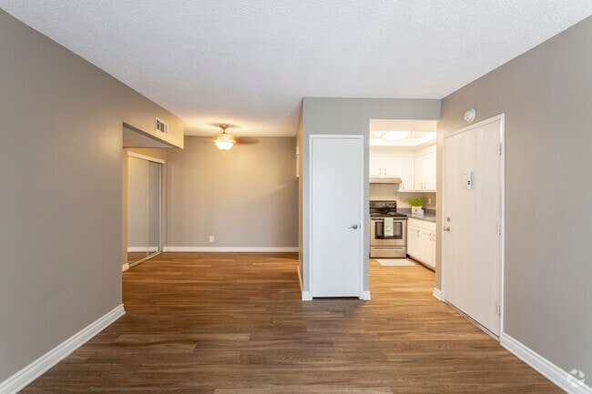 1HAB, 1BA - 754 ft²