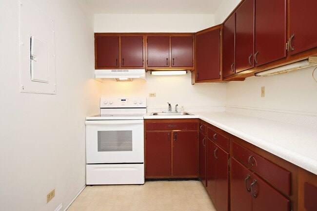 Photo - Student-Friendly Ivy Rd Apartment Near Foo... Unit Ivy Rd 2114 #04