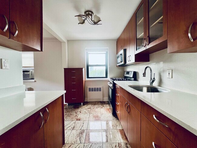 2333 Hudson Terrace