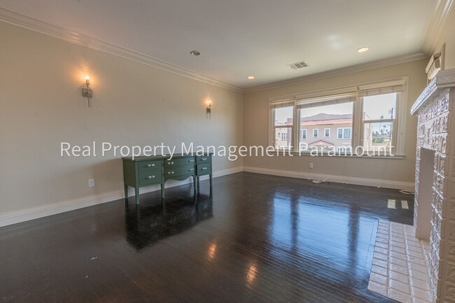 Photo - 1925 S Harcourt Ave Unit 1925 1/2 S Harcourt Ave