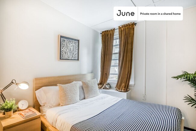 Building Photo - Private bedroom in 5 bed/1 bath Home