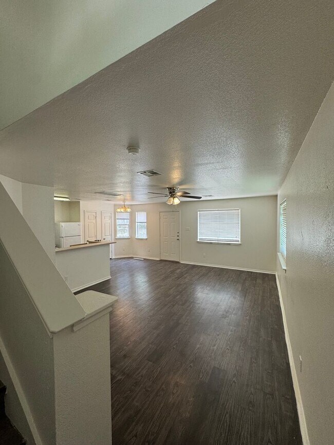 Photo - 933/935 Unidad 935 Sagewood Trail