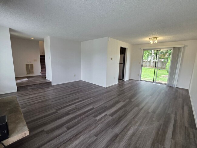 Photo - Kent East Hill - 3 bedroom 1.5 bath tri-level home - newly remodeled. Available NOW!