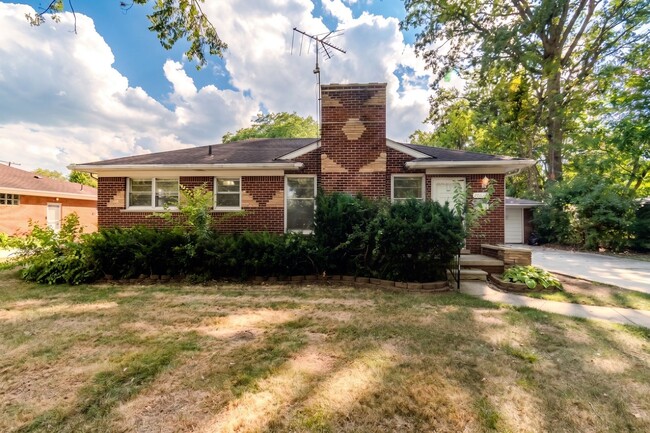 Building Photo - 20636 Woodcrest St