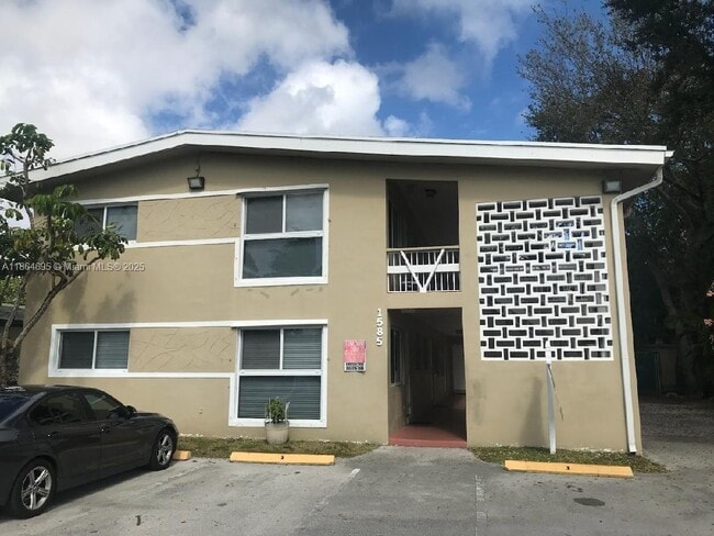 Photo - 1585 NE 125th St Unidad 8