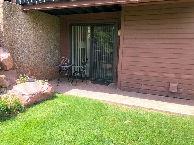 Photo - IDEAL FOR TRAVELING PROFESSIONALS - FURNIS... House