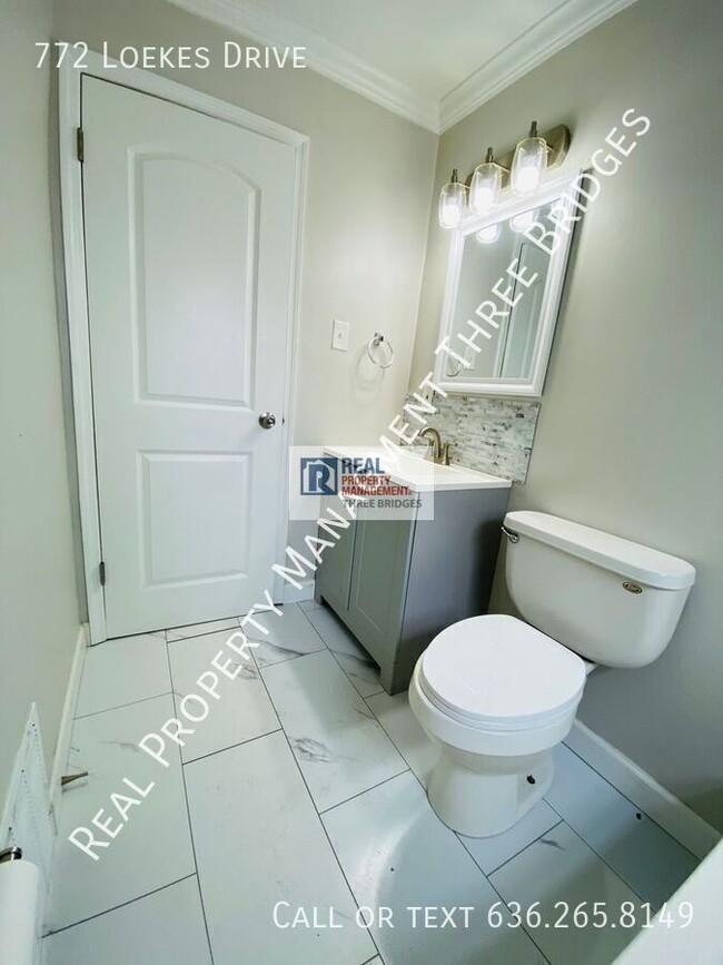 Photo - 772 Loekes Dr