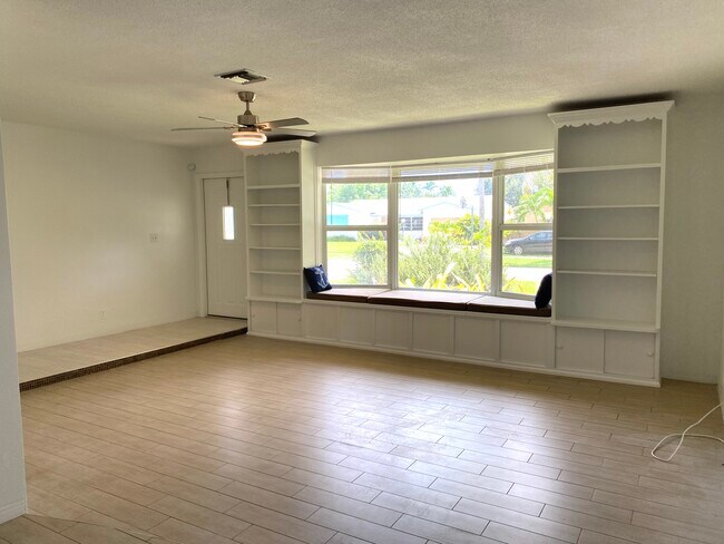 Photo - 4117 Van Buren St