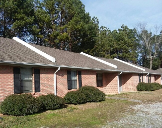 Pine Woods Apartments - West Blocton, AL