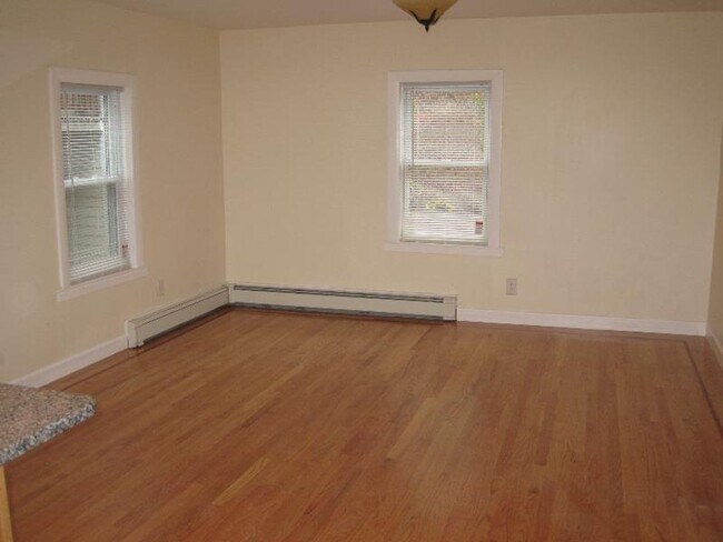 Photo - Nicely renovated 3 bed unit at an unbeatable price!