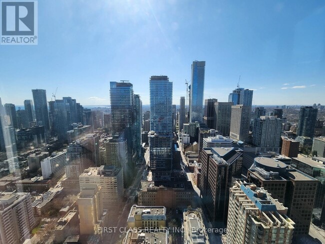 Photo - 110 Charles St E Unité Ph4405