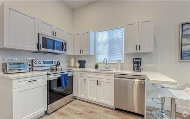 Building Photo - 830 SE 14th St Unit 1 Rental