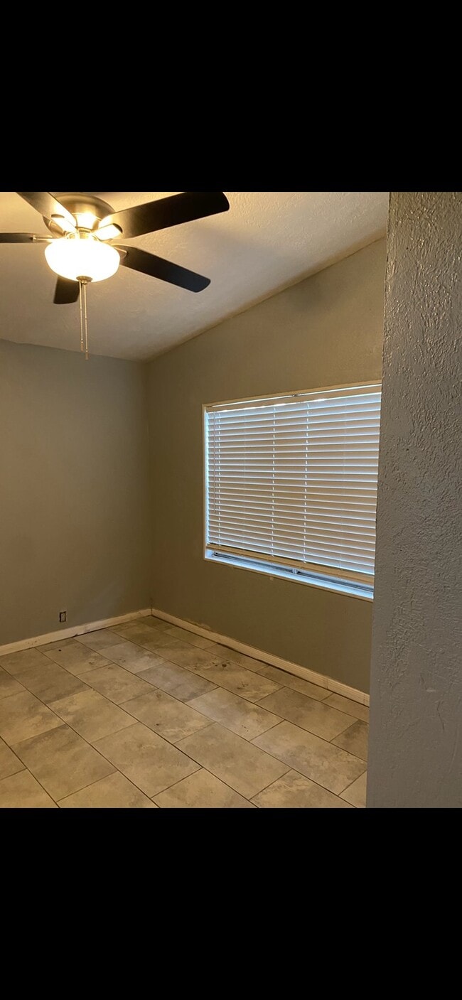 Photo - 418 E 1st St