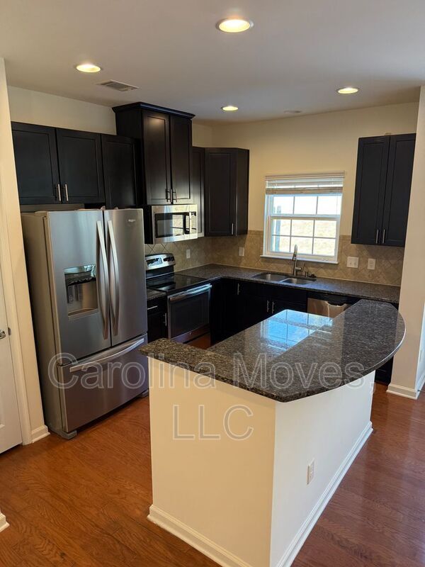 Photo - 405 Christiane Way