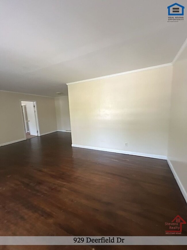 Photo - 929 Deerfield Dr