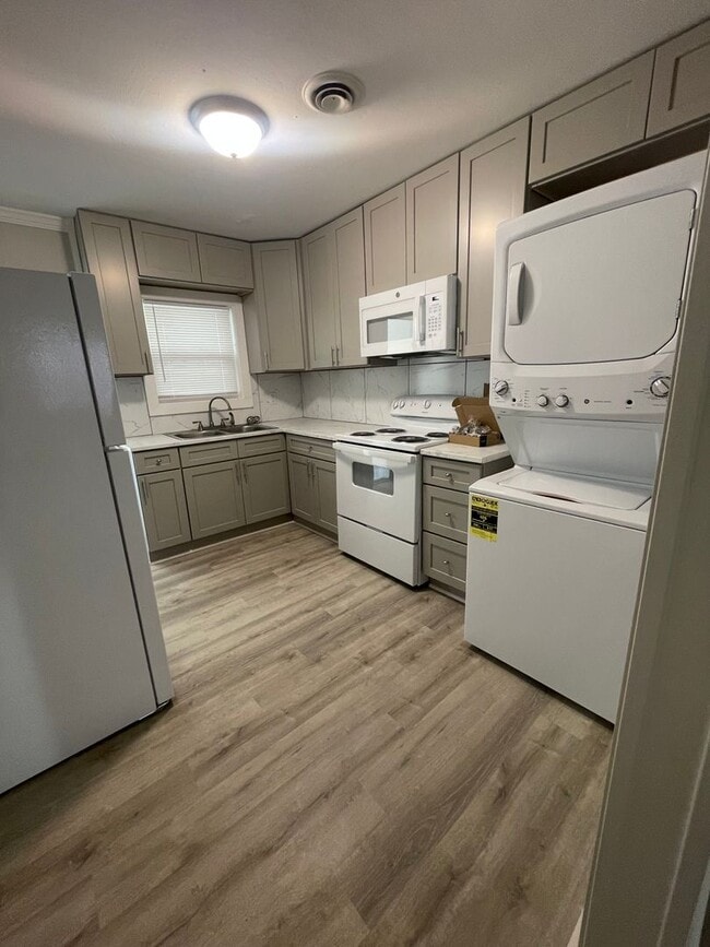 Building Photo - Modern Charm in Gloverville SC Rental